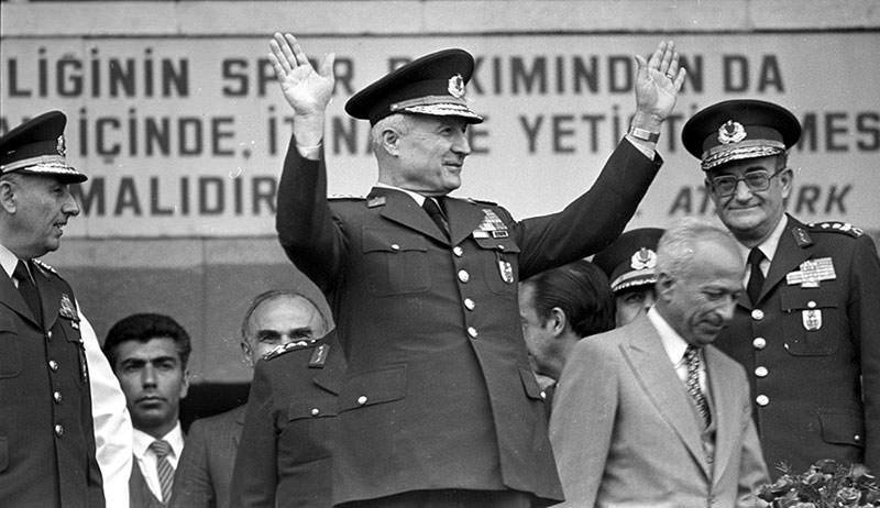 Kenan Evren kimdir? 12 Eylül darbesinden Çankaya'ya uzanan hayatı
