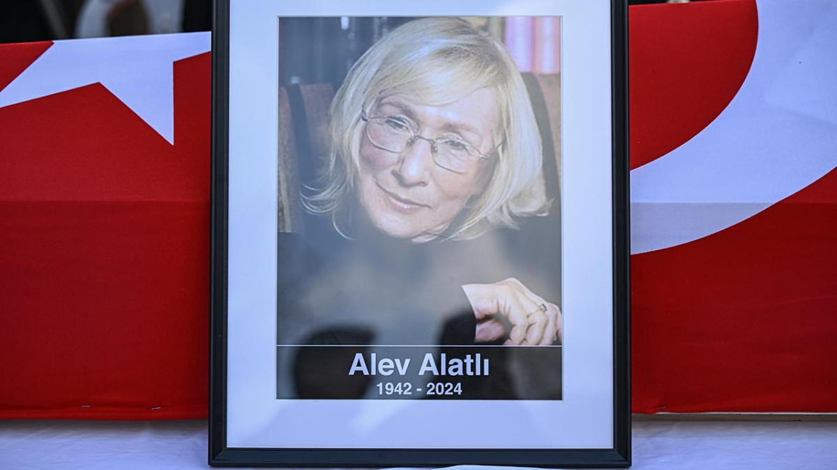 Alev Alatlı kimdir? Yazar ve düşünürün hayatı, eserleri ve mirası