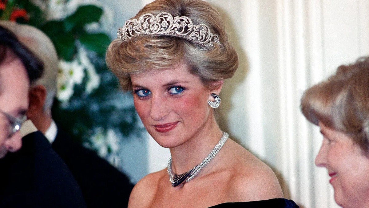 Prenses Diana kimdir? Kraliyetten insani yardım sembolüne uzanan hayat