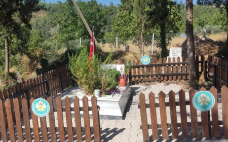 Şehit Hakkı Eryılmaz’ın kabri Akhisar’da vefa çalışmasıyla yenilendi