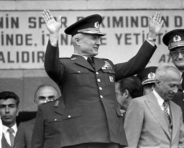 Kenan Evren kimdir? 12 Eylül darbesinden Çankaya'ya uzanan hayatı